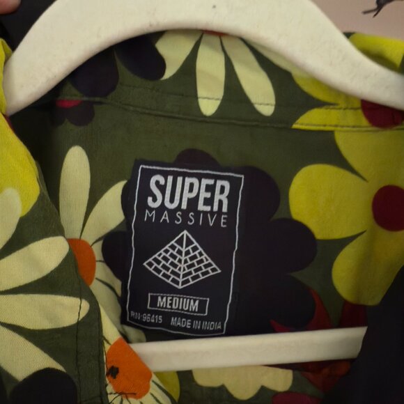 70s Inspired Button DOwn Shirt By Super Massive (Size Medium) - Picture 4 of 8